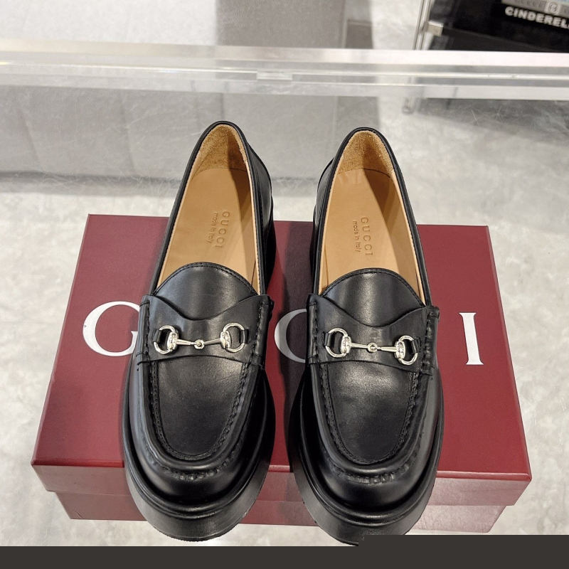 G*u*i leather shoes